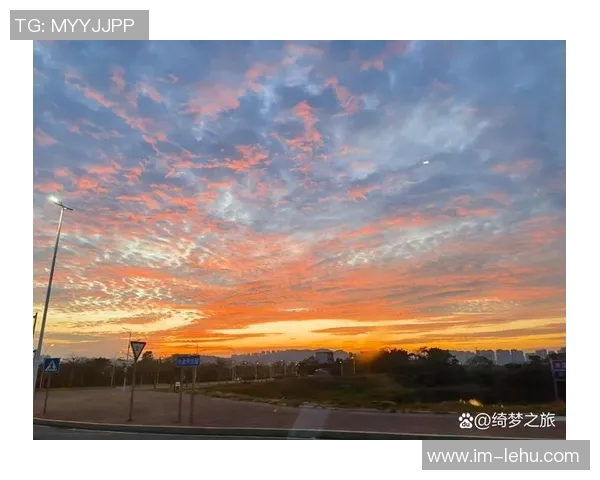 西部天空的色彩变幻与自然之美的深刻探索